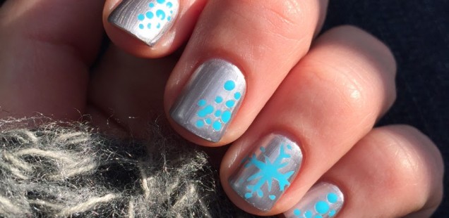 Mani Tuesday: Silly Snowflakes
